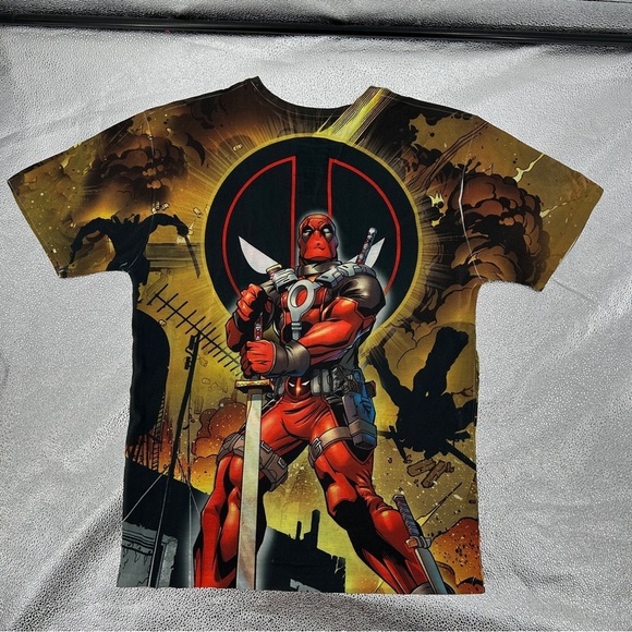 Marvel Deadpool Graphic All Over Print Red Yellow Superhero Tee Size Large - Picture 2 of 7
